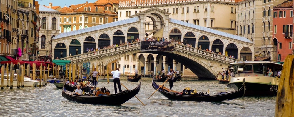 Rialto bridge in Venice, Italy
